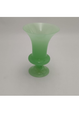 VASO DECORATIVO CON PIE VERDE JADE